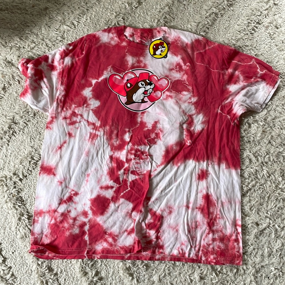 Limited edition Buc-cee’s Tie Dye Valentines Tee